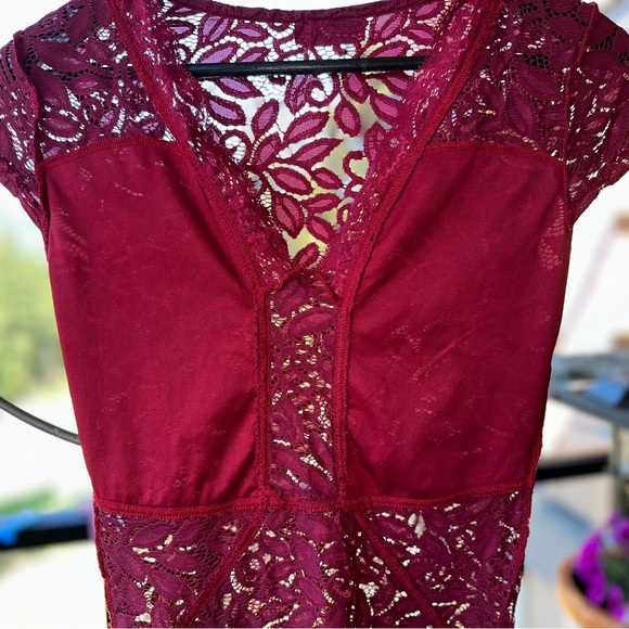 Christmas - Thick Lace Body Suit with snap crotch and lined chest. - Picture 4 of 13